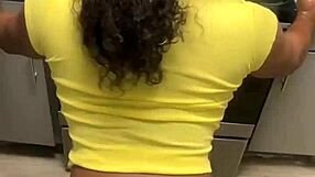 Big Booty Tranny Takes Dildo!