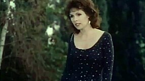 astuu menneisyyteen tällä vintage perhe tabu kohtaamisella retro ajoilta. Elä uudelleen kielletyt salaisuudet.