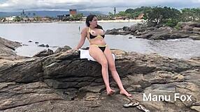 manu fox peladinha gozando na praia