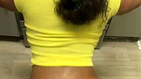 Big Booty Tranny Takes Dildo!