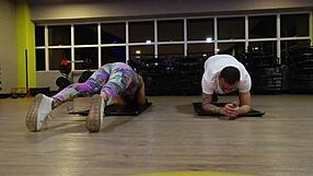 Na Academia Sem Calcinha Treinando Com Tesão E Grande Pau!