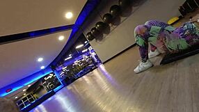 Na Academia Sem Calcinha Treinando Com Tesão E Grande Pau!