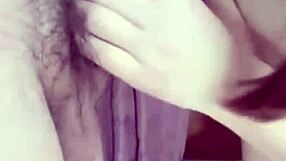 青藤妹妹-阳台上女友搔首弄姿，扒开内裤玩弄小骚穴