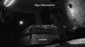 hotwife sarrando o comedor na frente do corno