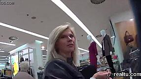 Чешка тийн 18+ съблазнена и чукана в хипермаркет POV