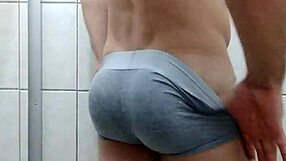 Gostoso Safado Batendo Até Gozar In Shower Cumshot