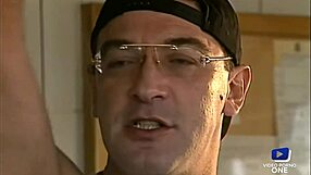 sheila jeune sexy prend bite dans cul