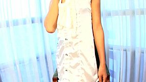 i watch ladyboy num masturbate solo