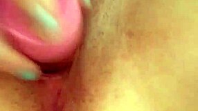 solo british whore fucks cunt with dildo, oh yeah.