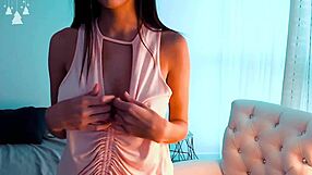 damn, look at the body on this webcam chick!