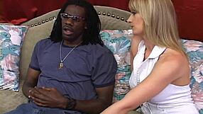 Miltä tuntuu kun pannoit mun kovalla kyrvällä tässä ebony bbw rodullisessa kohtauksessa?