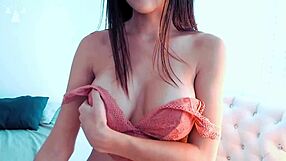 damn, look at the body on this webcam chick!