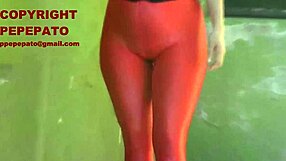 Mature Cameltoe in Spandex Leggings