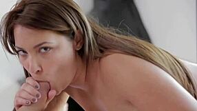 TEEN AMATEUR GETS FACIALIZED IN HD