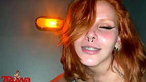 fudendo escondido na casa de swing with braces and natural tits