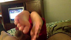 saturday footjob with toes and cumshot