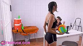 bruce venture eliza ibarra warmup