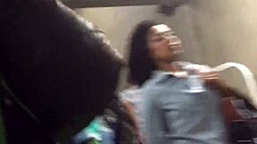 tocando a jaqueta de nylon marrom da gordinha pt 1