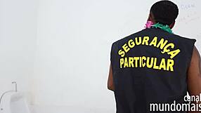 Putaria No Banheiro Entre Tres Caras Negros