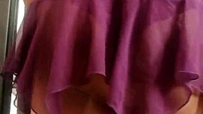 Want to see this travesti modeling?