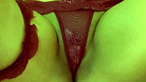 brincando com meu cuzinho parte 3