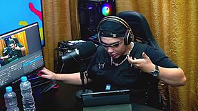 Flora vip gets comfortable on podcast showing tits - podcast popum no barraco