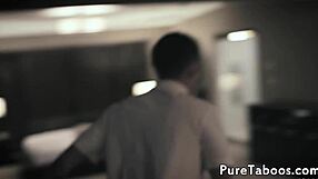 חורגת דורשת זין של נער כפוף?