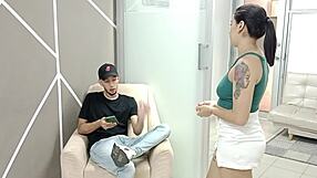 puta venezolana seduce hijastro con oral mientras esposo viaja