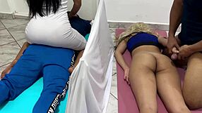 Novia seduced during couple massage beside cuckold boyfriend in jav?