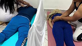 Novia seduced during couple massage beside cuckold boyfriend in jav?