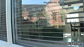 不倫熟女ソニアが巨大おっぱいを自慢