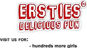 Prozkoumávání malování těla a zábavy se sex hračkami doma