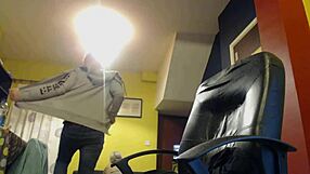 Teen cuckold threesome ends with creampie in garage