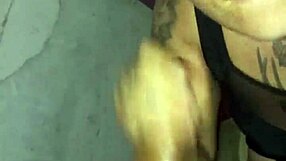 Rubia receives all the cum on her face