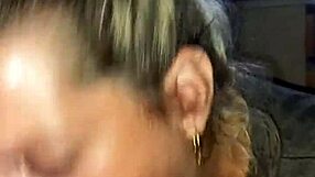 Blondi saa kaiken sperman kasvoilleen