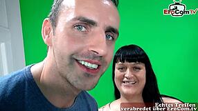 Lelijke Duitse Turkse huisvrouw opgepikt voor porno casting met intense verlangen