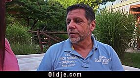 Knullade min tonårs 18+ barnvakts rakade fitta hårt