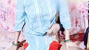 Big ass Indian stepsister fucked by her stepbrother, she cums on his dick, her ass is very sexy.