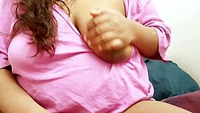 Desi Sexy Aunty Shows Off Her Big Tits!