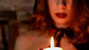 أشعر بلذة شديدة وشيطانة مثيرة تسكب شمع ساخن على بظر كبير وحلمات