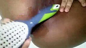 amiga chats on whatsapp about daily life