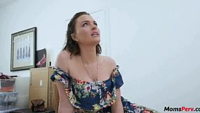 Slut Stepmom Rides Stepson's Cock to Orgasm in Kinky Fuck