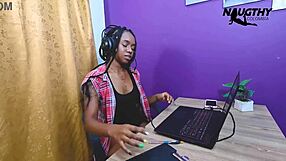 Solo pleasure call to a call center ends in a hot scene.