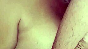 Chupando este pauzao branco e grosso no estacionamento e encheu minha cara de leitinho