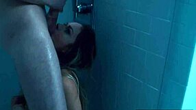 नाओमी स्वान झुककर काउगर्ल राइड में फेशियल डॉमिनेशन