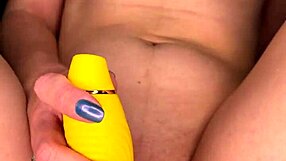 masturbating pussy close-up - real amateur day 42