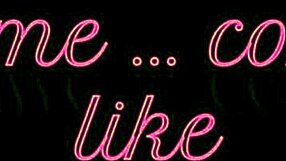 MissCreamy zeigt Muschi in der Öffentlichkeit.