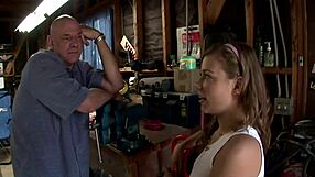 Dede sarışın genç kızı yoğun yaşlı-genç karşılaşmada sikiyor