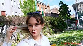 Sprawdź Tę 18-Latkę Niegrzeczną Kotkę w Dzikim AMWF Kostiumie Scenie. Ma Poważny Urok!