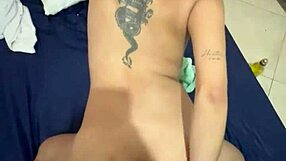 my friend gives me in the ass but it hurts me that he puts his dick in me ass me duele que me den por el culo pero disfruté su semen caliente dentro